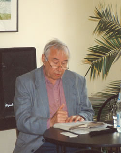 Gerhard Holtz Baumert liest im Klub Kiste aus seinem Erinnerungsbuch »Die pucklige Verwandtschaft« (1994)