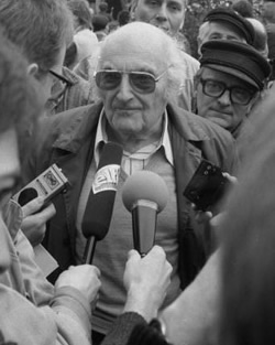 Stefan Heym am 4.11.1989 auf dem Berliner Alexanderplatz